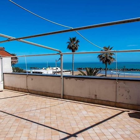 Appartamento Di Antonio Fronte Mare มอนเตซิลวาโน ภายนอก รูปภาพ