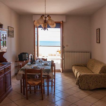 Appartamento Di Antonio Fronte Mare มอนเตซิลวาโน ภายนอก รูปภาพ