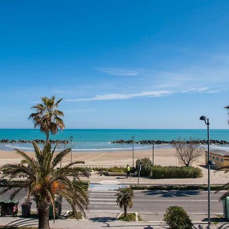Appartamento Di Antonio Fronte Mare มอนเตซิลวาโน ภายนอก รูปภาพ
