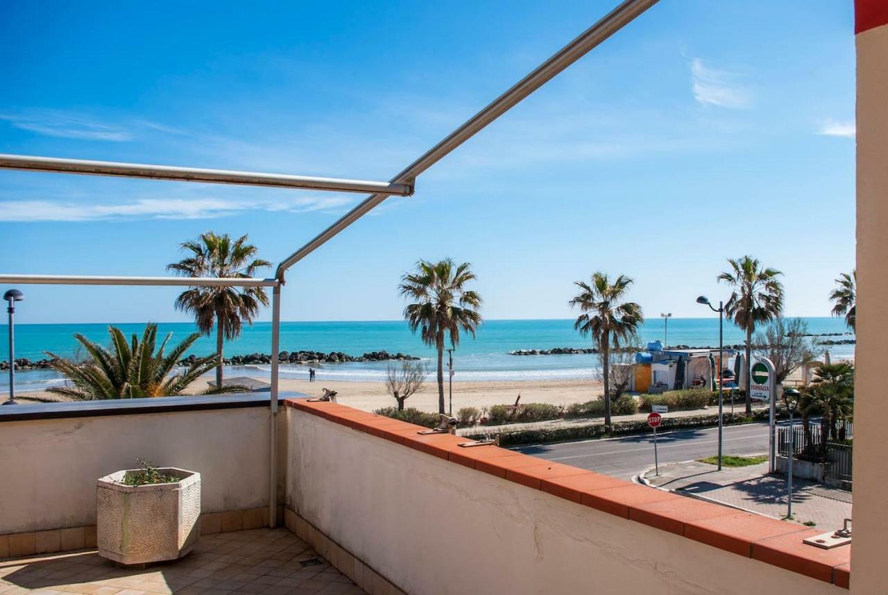 Appartamento Di Antonio Fronte Mare มอนเตซิลวาโน ภายนอก รูปภาพ