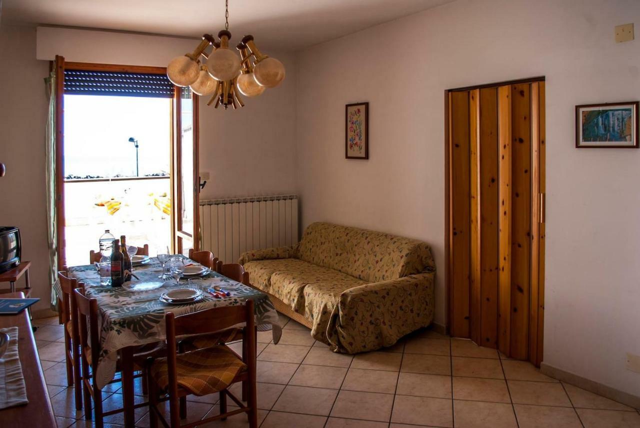 Appartamento Di Antonio Fronte Mare มอนเตซิลวาโน ภายนอก รูปภาพ