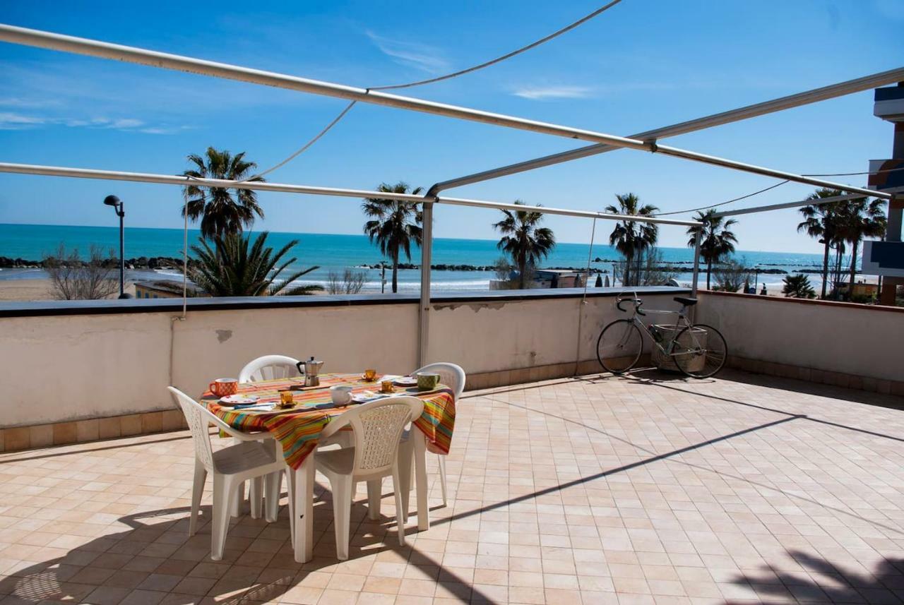 Appartamento Di Antonio Fronte Mare มอนเตซิลวาโน ภายนอก รูปภาพ