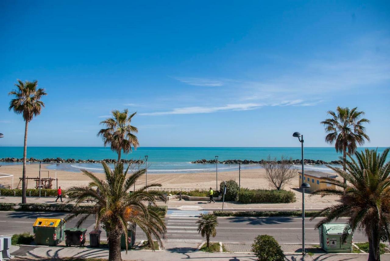 Appartamento Di Antonio Fronte Mare มอนเตซิลวาโน ภายนอก รูปภาพ
